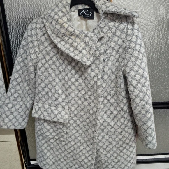 Elegant, Vintage Wool, Light Gray And Beige Patterned Women's Coat and Dress Set - Picture 16 of 16